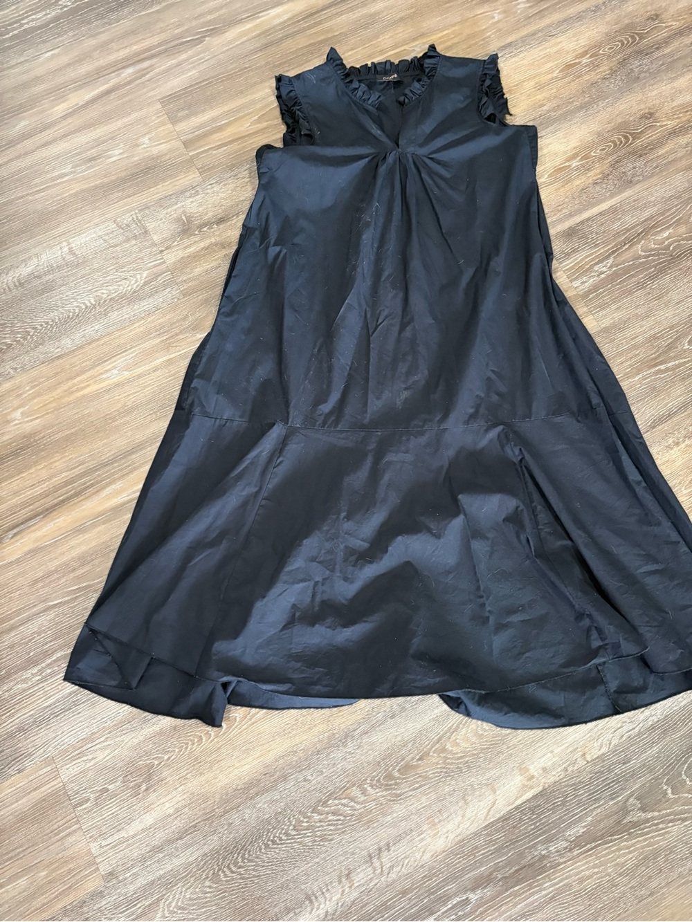 Chepe Black Sleeveless Maxi Dress with Ruffle Neck